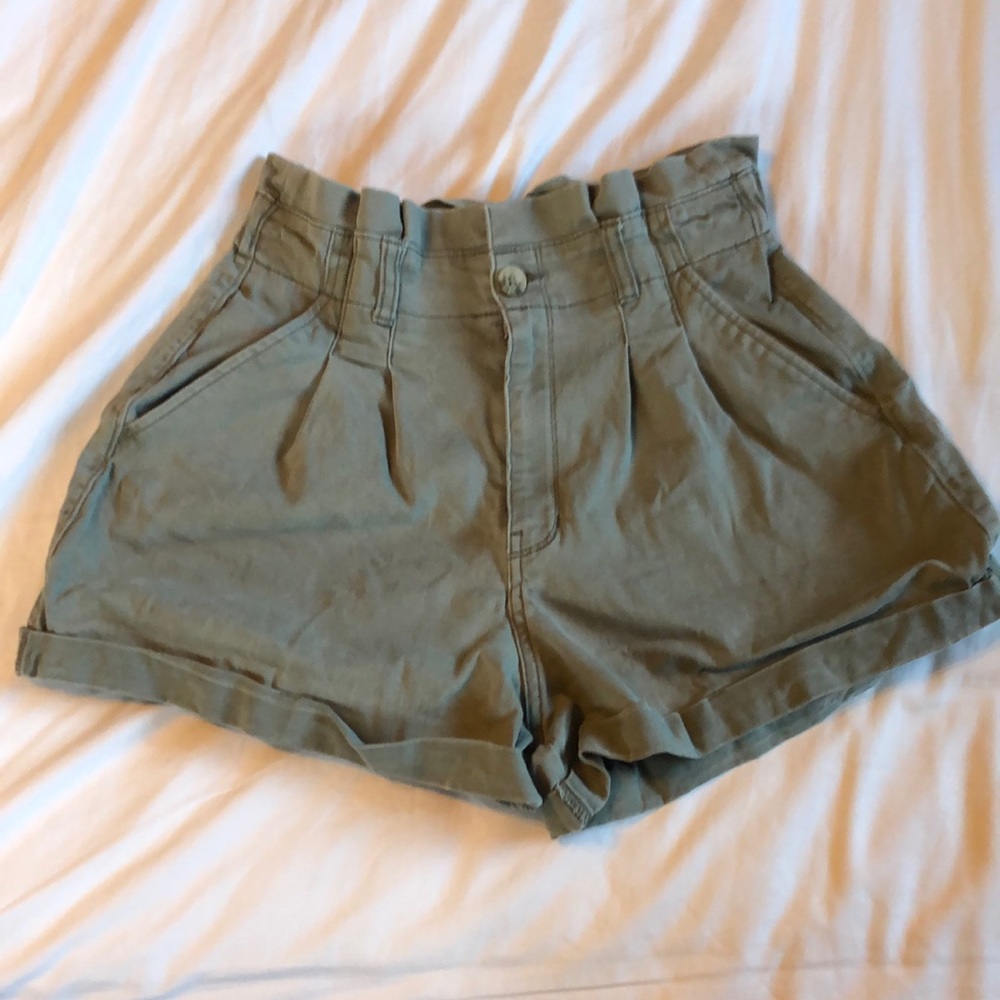 Hollister Ultra High Rise Paperbag Shorts in Army Green - Picture 2 of 8